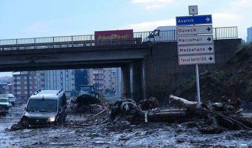Samsun'da sel felaketinden sonra yollar