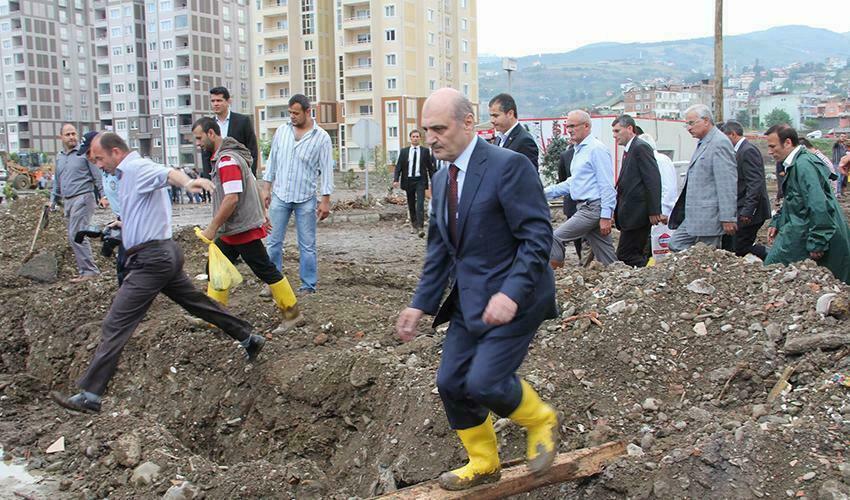 Sel felaketi sonrası Çevre ve Şehircilik Bakanı Erdoğan Bayraktar