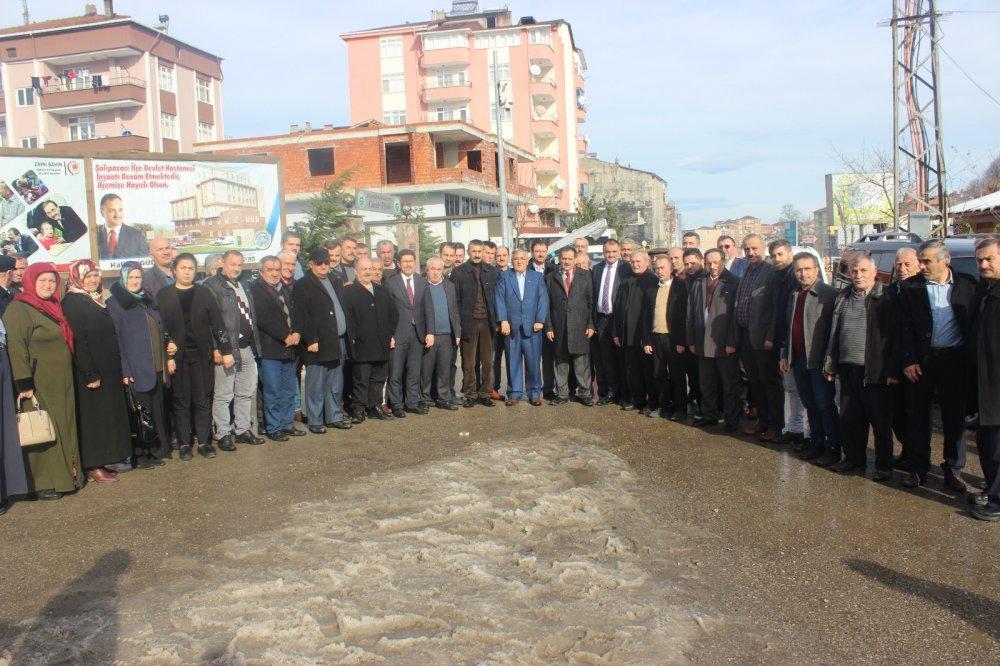 Mustafa Demir, esnaflarla tek tek sohbet ederek sıkıntılarını dinledi.