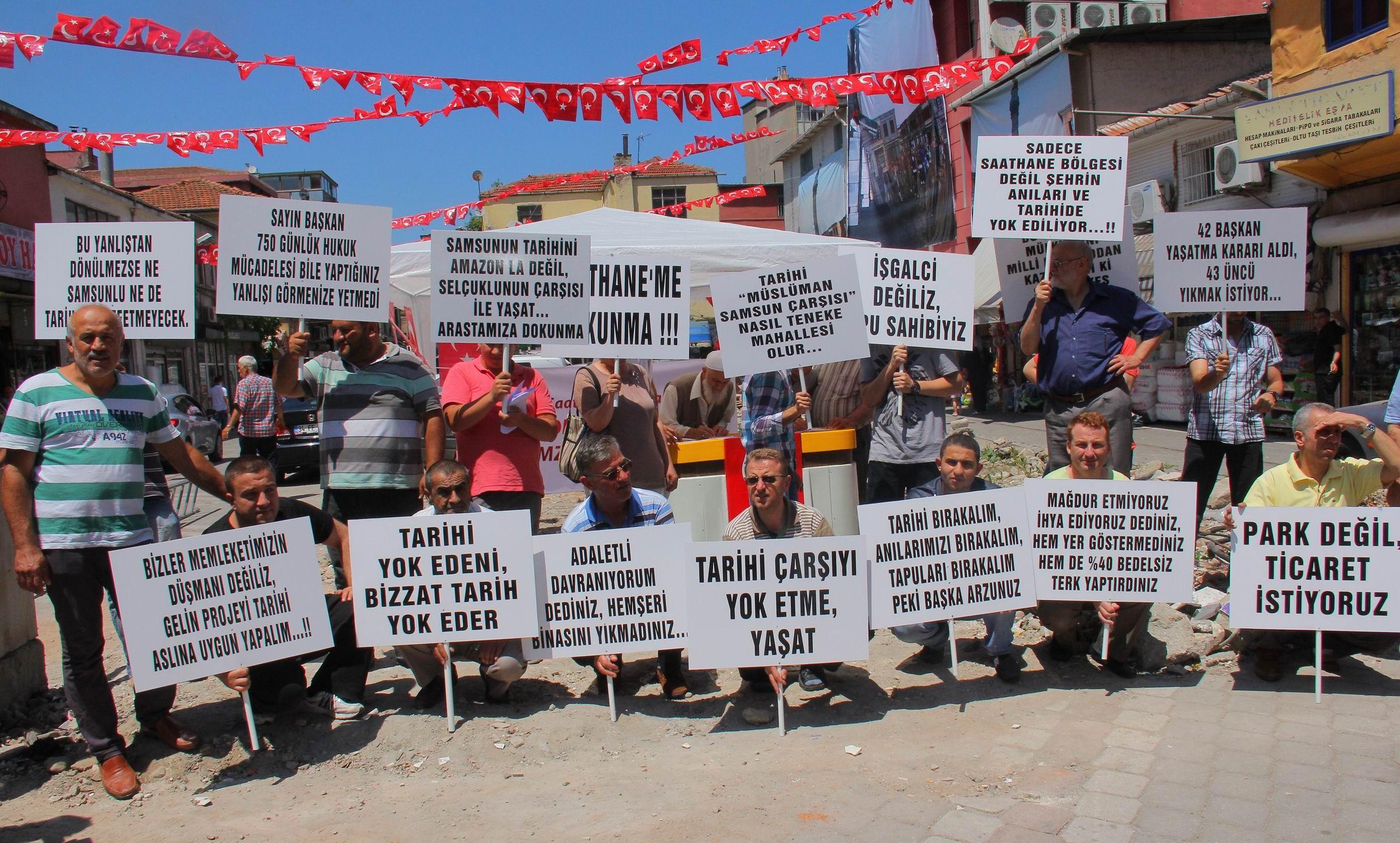 SAATHANE ESNAFINDAN İMZA KAMPANYASI ZABITA İLE ESNAF ARASINDA GERGİNLİK YAŞANDI