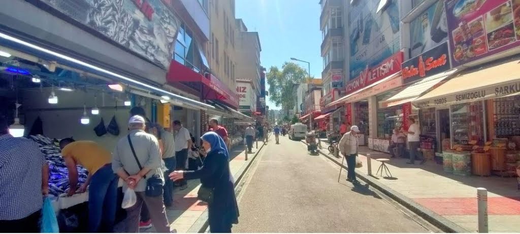 Saathane Meydanı'nda iş yerleri yıkılıyor!