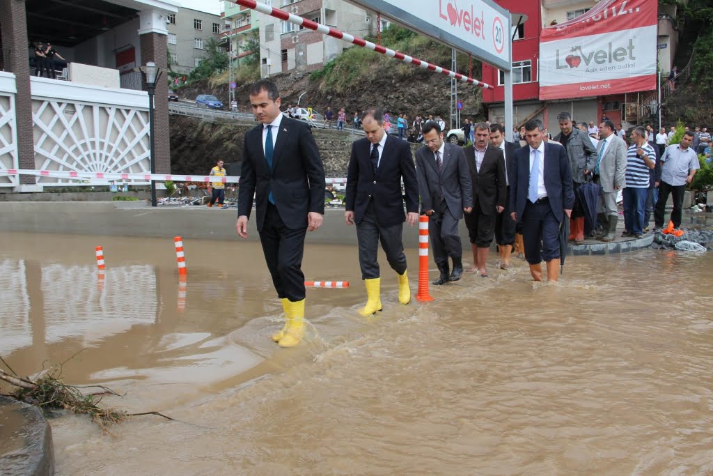 13 canın yitip gittiği sel felaketinin ardından
