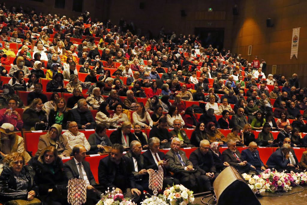 Atakum Belediyesi Türk Sanat Müziği Korosu muhteşem bir konserde sanatseverlerle buluştu.
