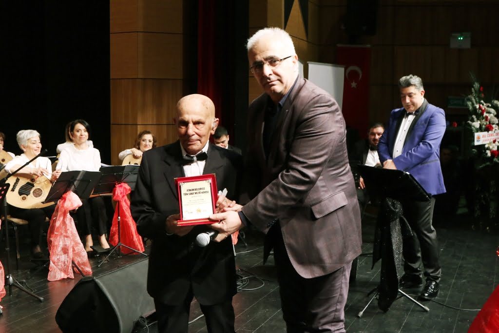 Atakum Belediyesi Türk Sanat Müziği Korosu muhteşem bir konserde sanatseverlerle buluştu.