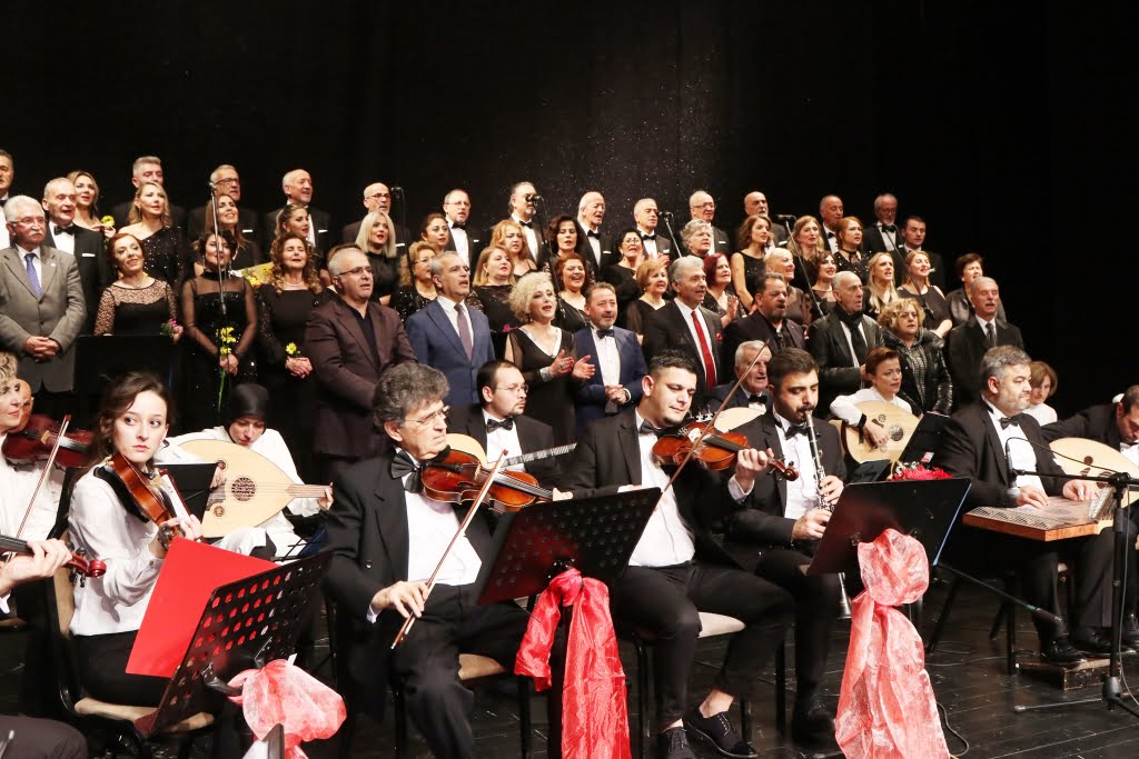 Atakum Belediyesi Türk Sanat Müziği Korosu muhteşem bir konserde sanatseverlerle buluştu.