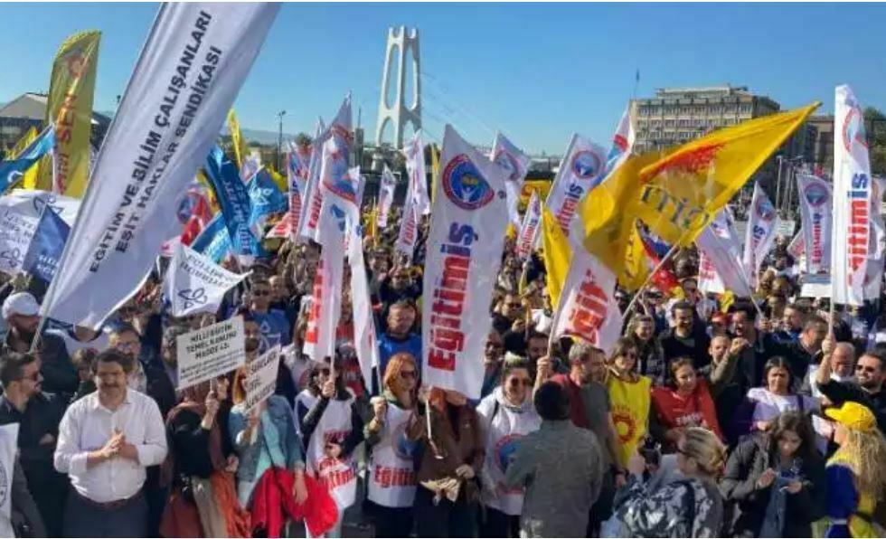 Eğitim sendikalarında istifa depremi
