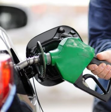 Benzine büyük zam