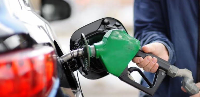 Benzine büyük zam