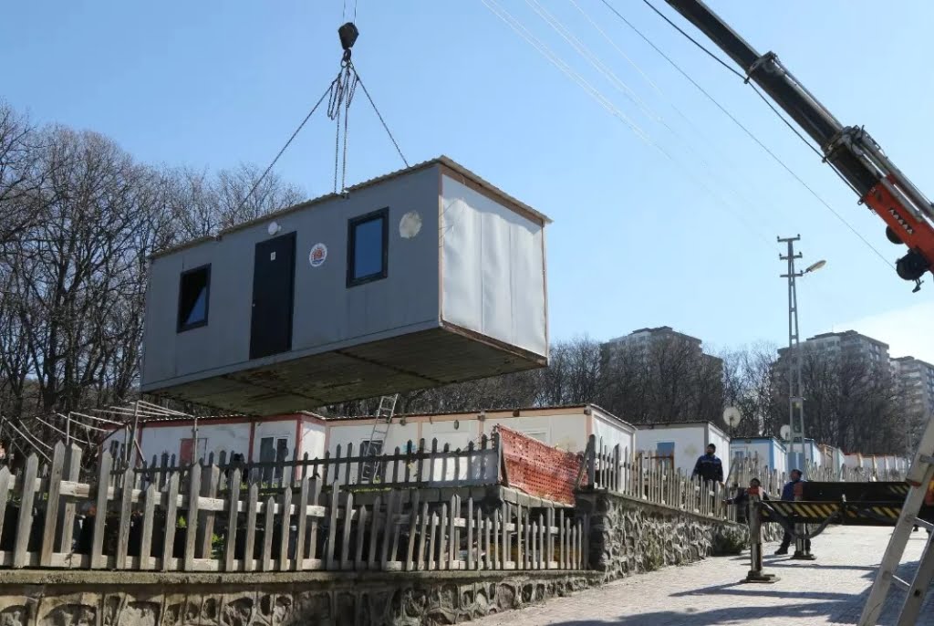 Atakum’dan deprem bölgesine konteyner desteği