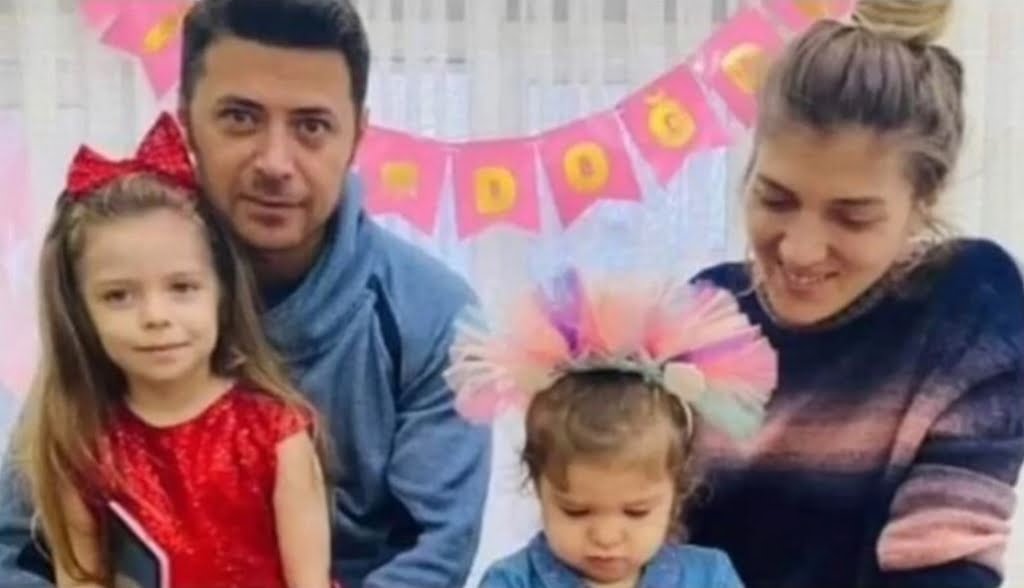 Depremde ölen aile gözyaşları arasında toprağa verildi