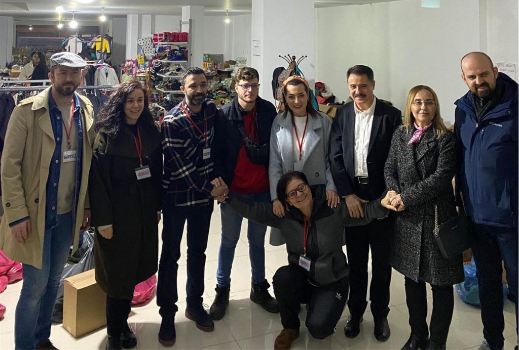 Atakum Belediye Başkanı Cemil Deveci, eşi Gülay Deveci ziyaret etti
