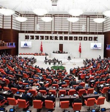 EYT Düzenlemesi Meclis’te Kabul Edildi
