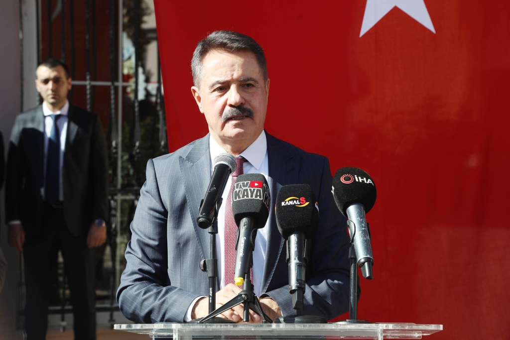 Atakum Belediye Başkanı Av. Cemil Deveci