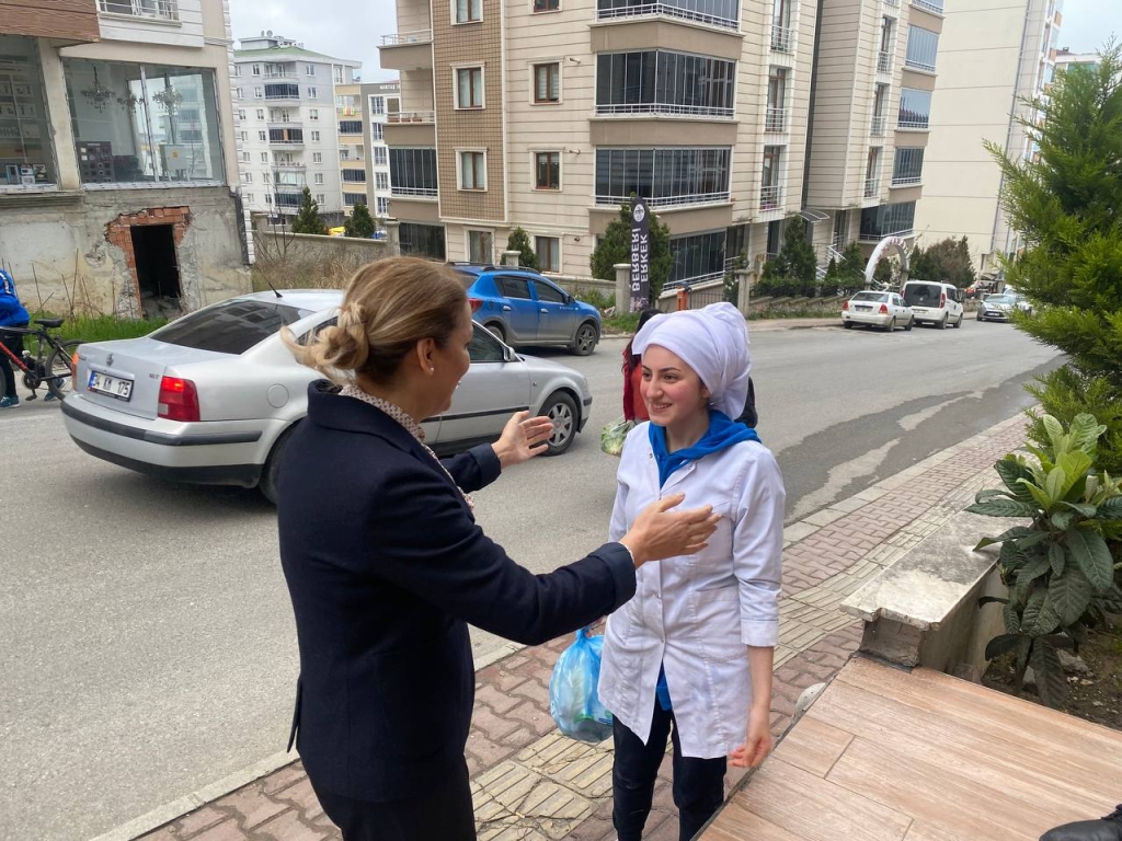 İYİ Partili Birsen Öztürk: Esnafımızın yüzü bizimle gülecek… Az kaldı!