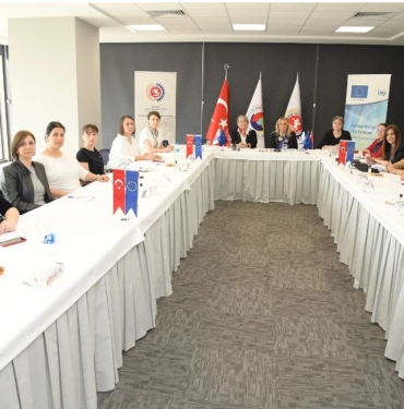 Samsunlu kadınlar, “Afet ve Kadın” paneline katıldı