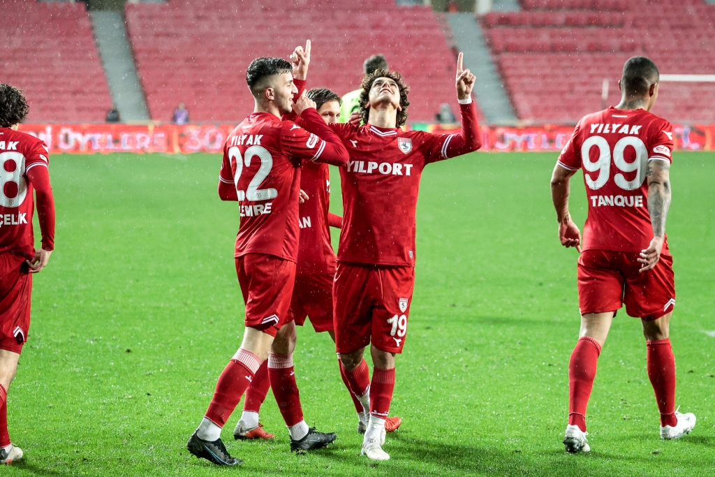 Samsunspor liderliğe oturdu