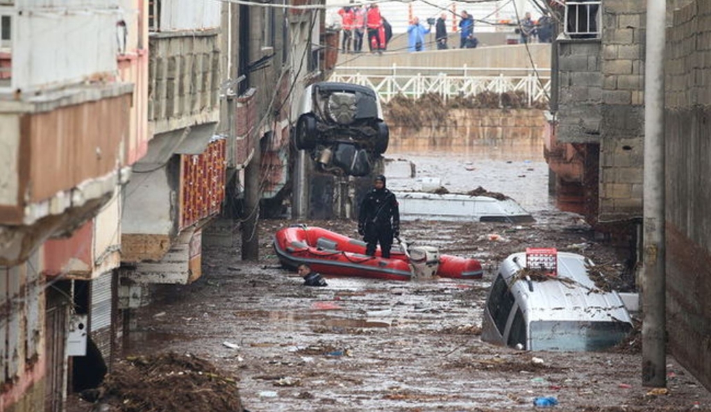 Şanlıurfa ve Adıyaman'da sel felaketi