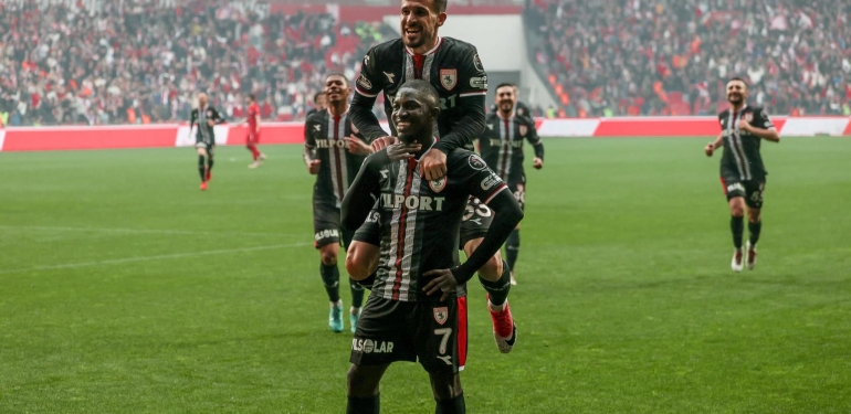 Samsunspor'da Şampiyonluk Yolunda Bir Galibiyet Daha