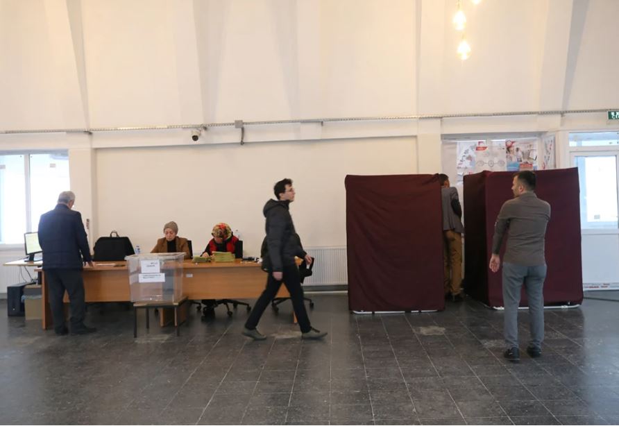 Seçimler İçin Oy Verme İşlemleri Başladı
