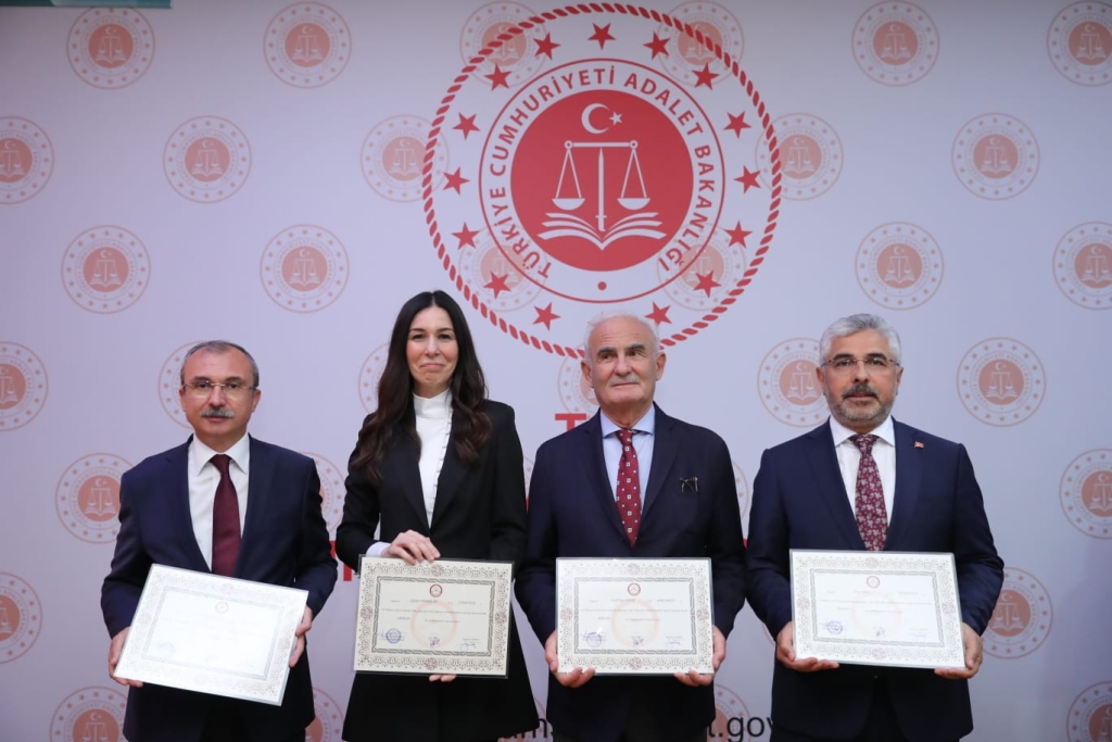 AK Parti Samsun Milletvekilleri Mazbatalarını Aldı
