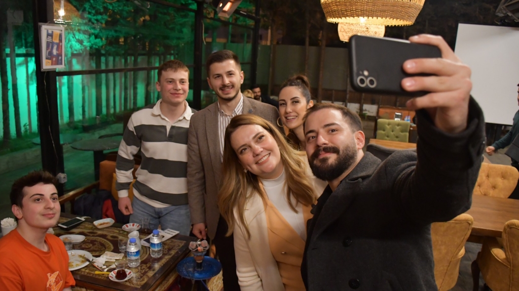 Tüfekci, Gençlerin Gönlünü de Fethetti