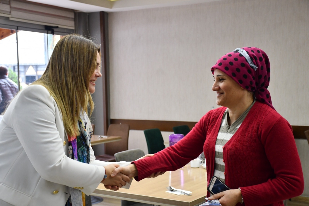 İYİ Partili Tüfekci, Esnafın Derdine Sahip Çıktı