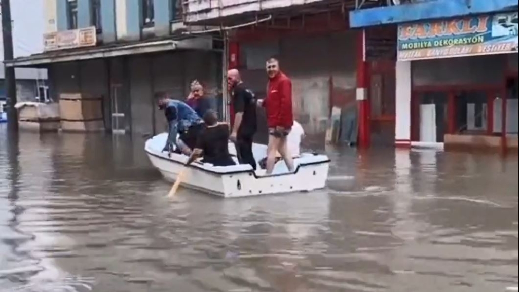 Samsun Yine Sağnak Yağmura Teslim