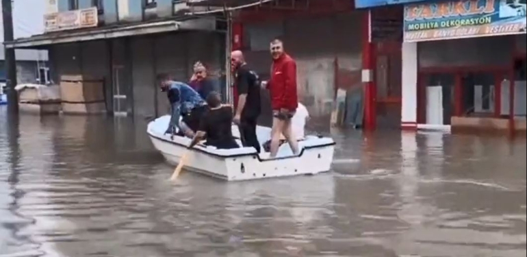 Samsun Yine Sağnak Yağmura Teslim