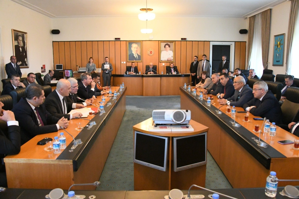 Erhan Usta Yeniden Grup Başkanvekili
