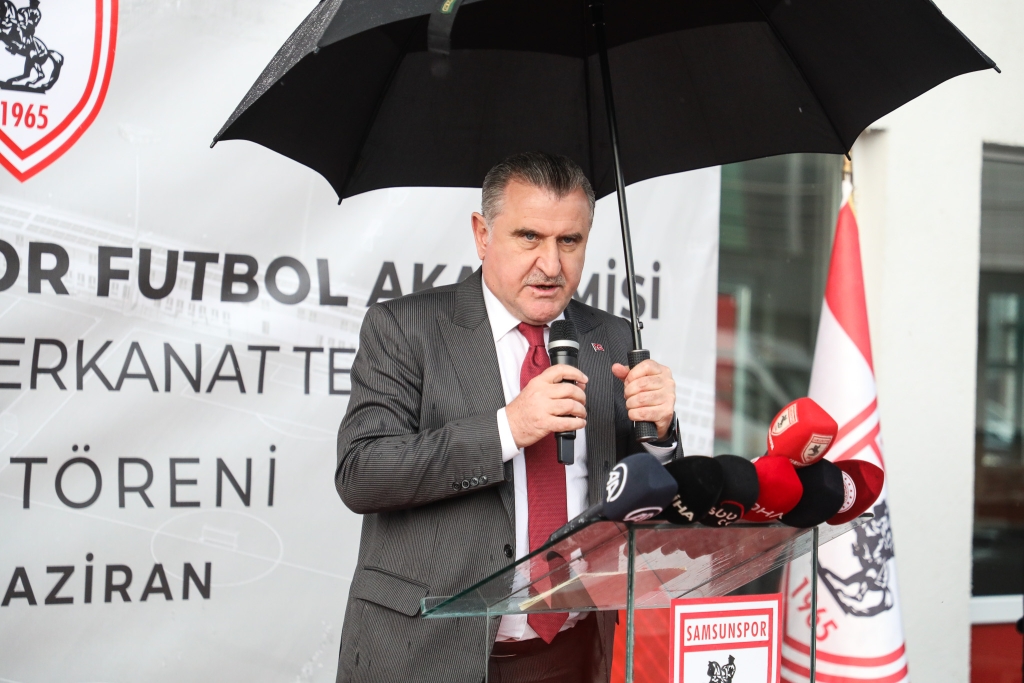 Gençlik ve Spor Bakanı Osman Aşkın Bak