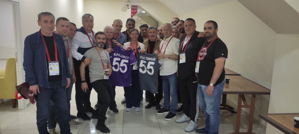 TSYD Yönetimine Forma Teşekkürü