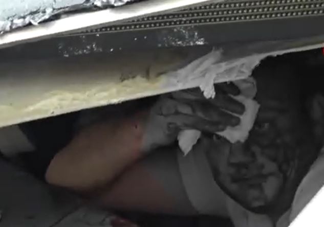 5512 numaralı tramvayın vatmanı trende sıkıştı