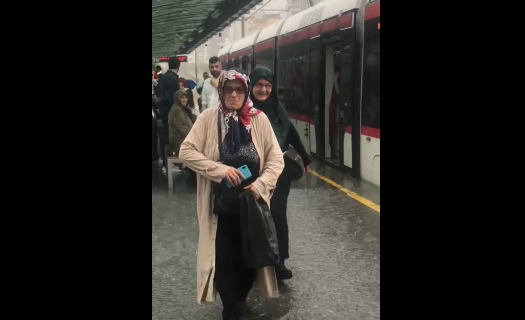 Samsun'da Yine Sel! Seferler Durdu