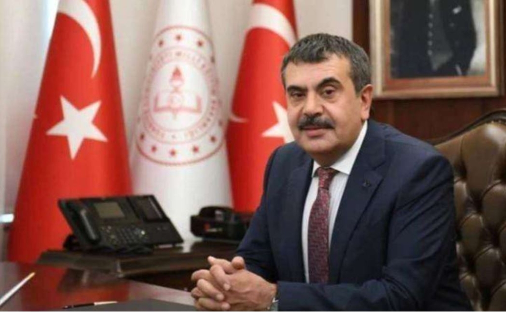 Bakan Tekin'in 'Kız Okulları' Çıkışına Sert Tepki