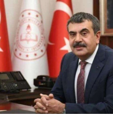 Bakan Tekin'in 'Kız Okulları' Çıkışına Sert Tepki