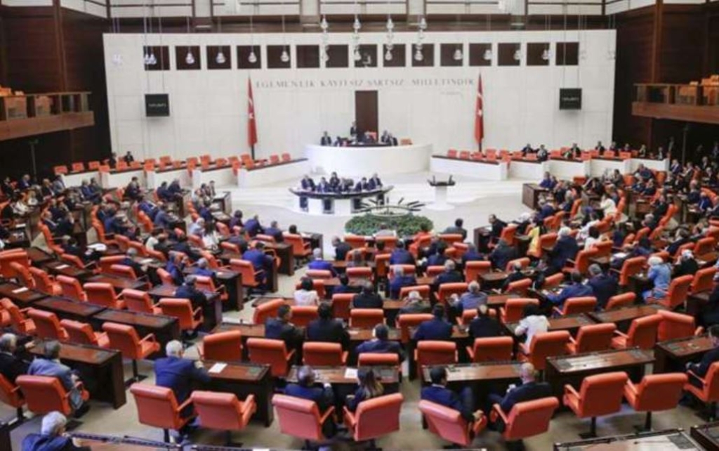 Memur ve Emekli Maaşlarına Yapılacak Zam Teklifi Kabul Edildi