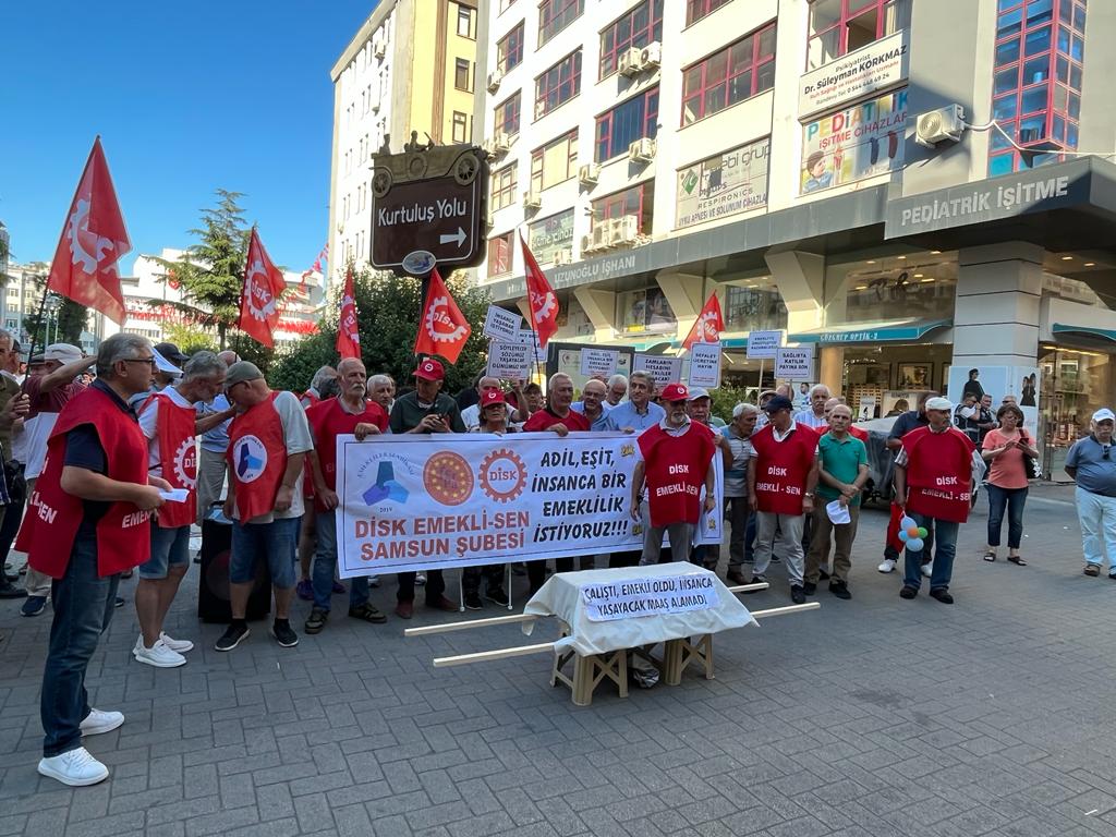 Samsun'da Emekliler İsyanda
