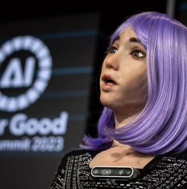 Yapay Zekalı Robotlardan Basın Toplantısı