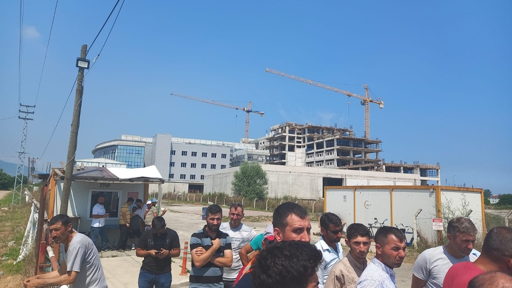 Tekkeköy'de Maaşlarını Alamayan İşçiler Eylemde-