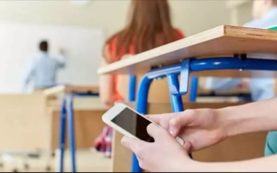 Okullarda Cep Telefonu Yasağı
