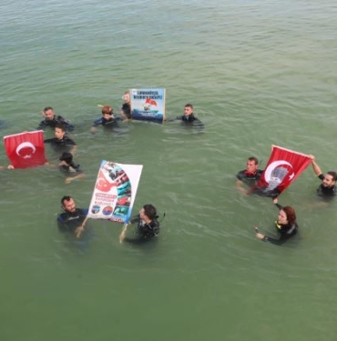 Samsun'da 'Cumhuriyet'e Derinden Bağlıyız' Dalışı