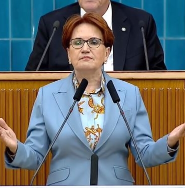 Akşener, Geleceği Yok Edilmek İstenen Gençler İçin Dua Etti