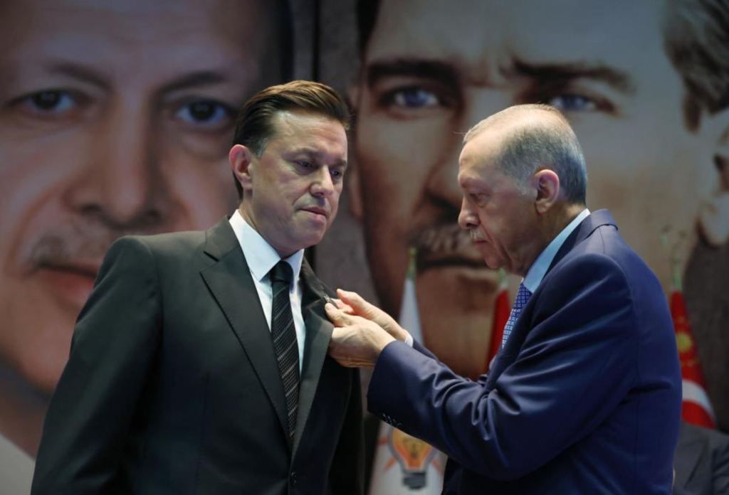 Nebi Hatipoğlu, AK Parti’ye Geçti