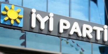 İYİ Parti'de 2 İlçe Başkanı Görevden Alındı
