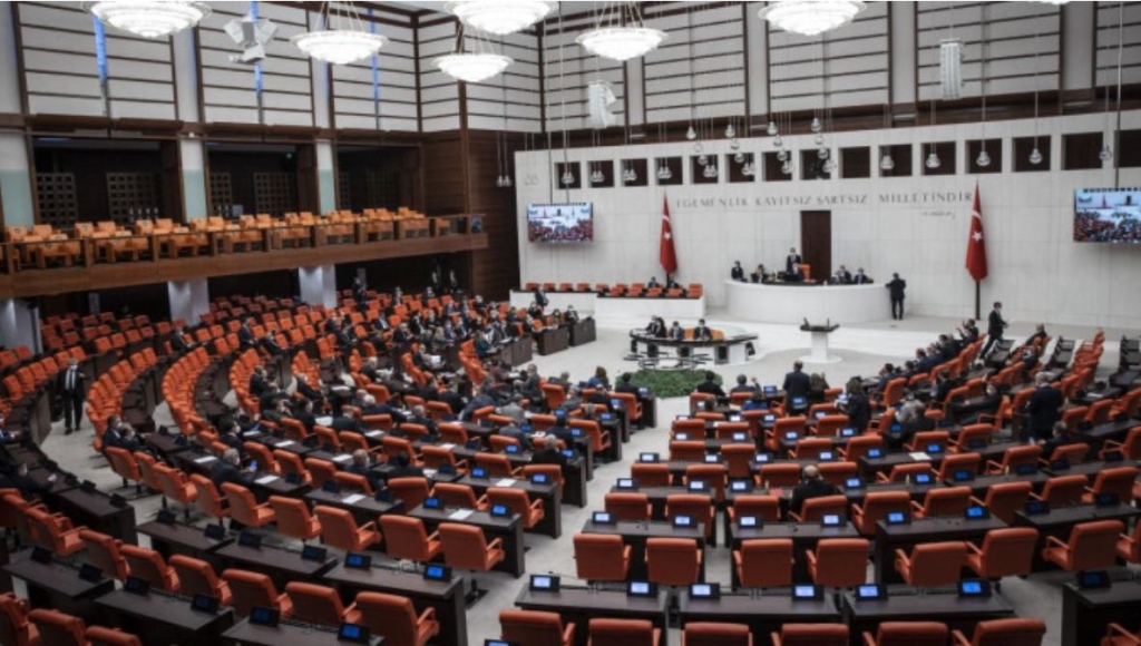 TBMM'de 600 Milletvekilinden 53'ü Ayrıldı