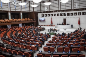 TBMM'de 600 Milletvekilinden 53'ü Ayrıldı