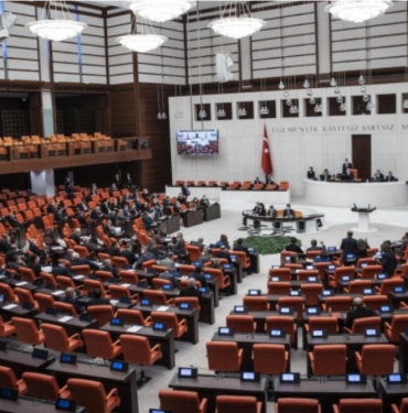 TBMM'de 600 Milletvekilinden 53'ü Ayrıldı