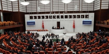 Emekliye Ek Zam TBMM'de Kabul Edildi
