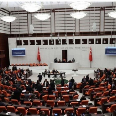 Emekliye Ek Zam TBMM'de Kabul Edildi