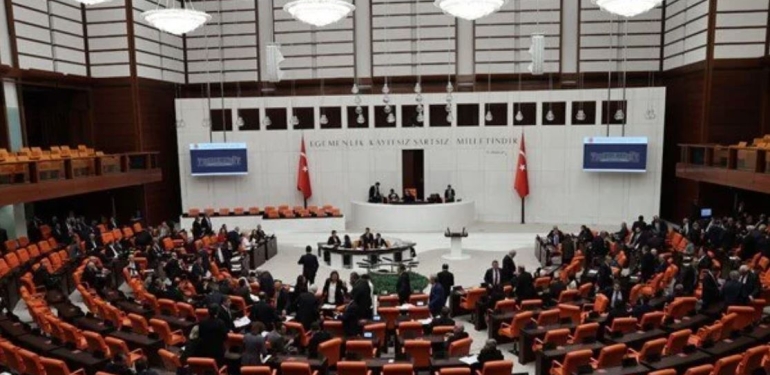 Emekliye Ek Zam TBMM’de Kabul Edildi